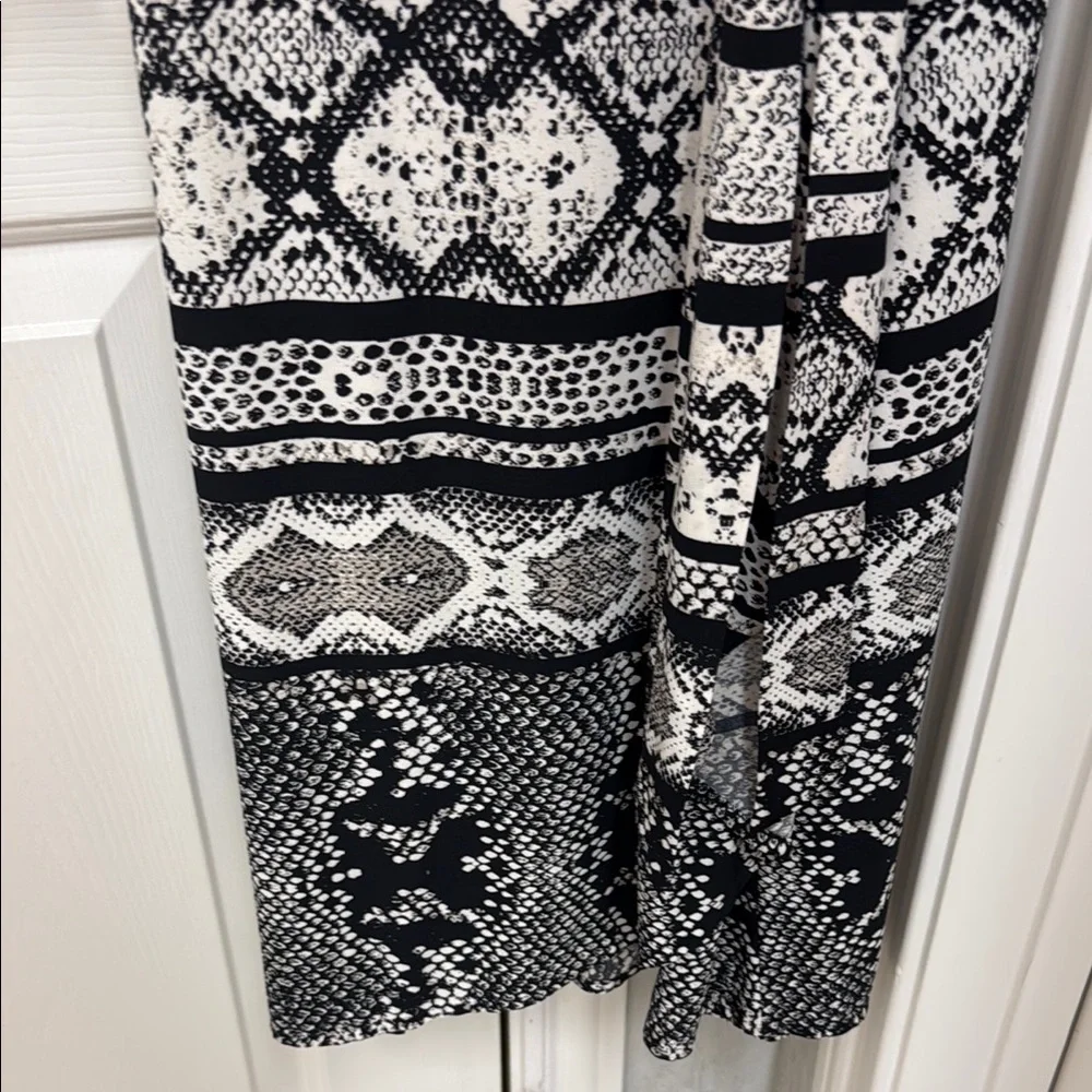 BCBG Black and White Patterned Wrap Dress - Picture 6 of 11